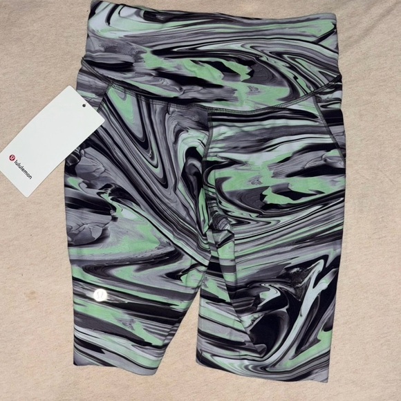 Women's Patterned Shorts - Picture 2 of 4